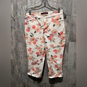 Gloria Vanderbilt denim floral capris great condition worn and washed once